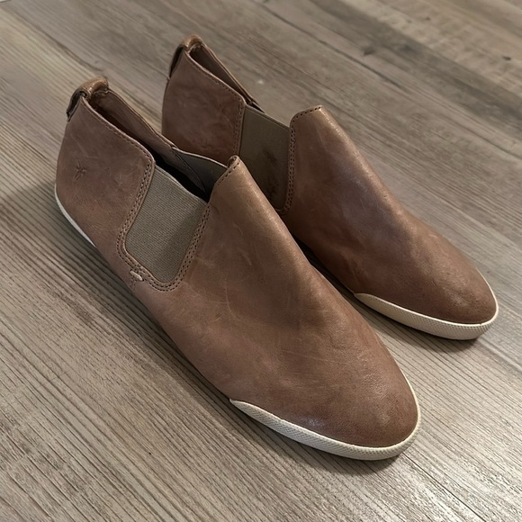 Frye Shoes - Frye Melanie tan pointed slip on’s